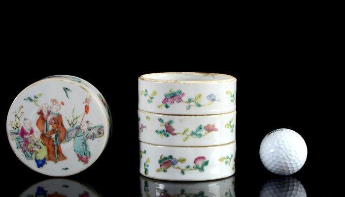 Een Chinese famille rose en verguld Floral vier-laags, Antiek en Kunst, Antiek | Overige Antiek