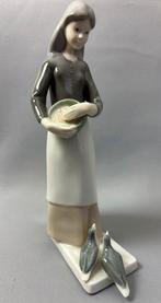 Carl Scheidig - Figurine - Meisje met duiven, en veulen (2)