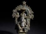 Religieuze offerschaal met afbeelding van Ganesh met vier