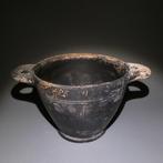 Oud-Grieks, Magna Graecia Aardewerk Big Skyphos. 19 cm L.
