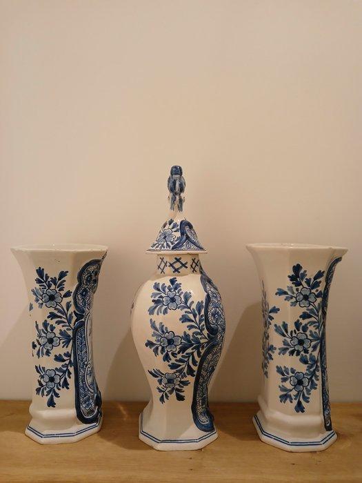 Garniture set of three vases - dutch 19th century Delft -, Antiek en Kunst, Antiek | Glaswerk en Kristal