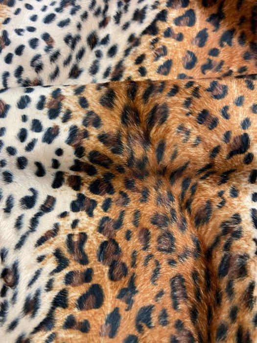 Prachtig en zeer zacht gevlekt bontje. - Textiel - 450 cm -, Antiek en Kunst, Antiek | Tapijten, Tafelkleden en Textiel