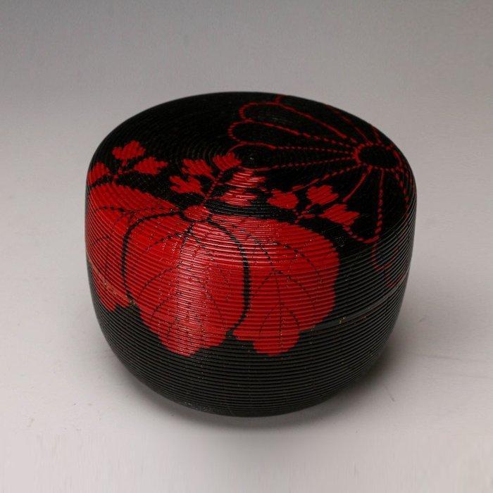 Jurin-Natsume (theebus) met chrysantenmotief in lakwerk,, Antiek en Kunst, Antiek | Overige Antiek