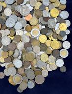 Wereld. Lot mit 400 Stück Münzen (Zonder minimumprijs), Postzegels en Munten