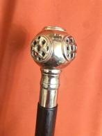 Canne de marche - Walking stick with a handle designed as an