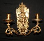 Paire dapplique à deux lumières orné dun Cupidon, en