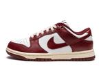 Nike Dunk Low Vintage Team Red - Maat 44.5 EU, Kleding | Heren, Ophalen of Verzenden, Nieuw