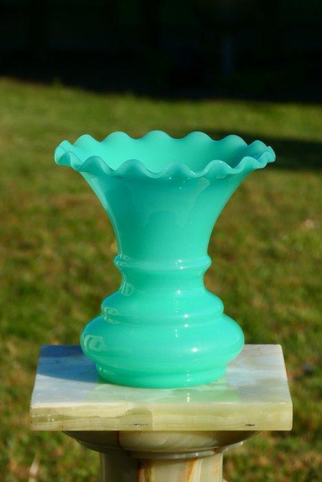 Vaas - Uraniumglas, Opaline glas - Vaas opaalchrysoprase, Antiek en Kunst, Antiek | Glaswerk en Kristal