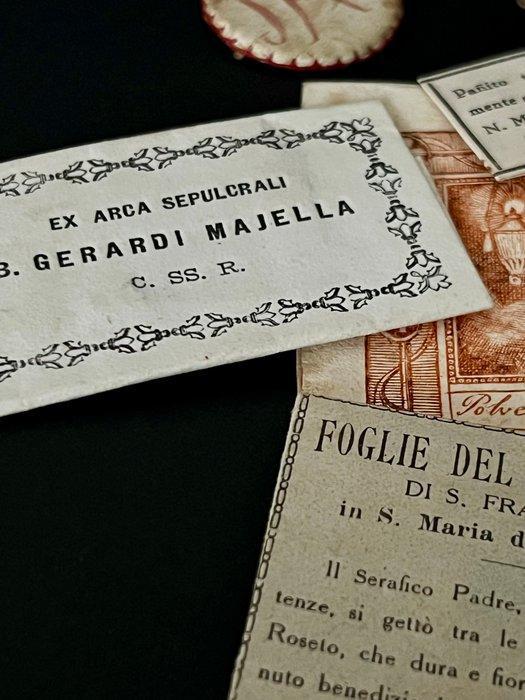 Relikwie (8) - Papier, Legering, Was - 1850-1900 -, Antiek en Kunst, Kunst | Niet-Westerse kunst