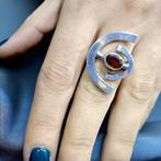 Handmade silver ring with garnet  - Diorama - Italië