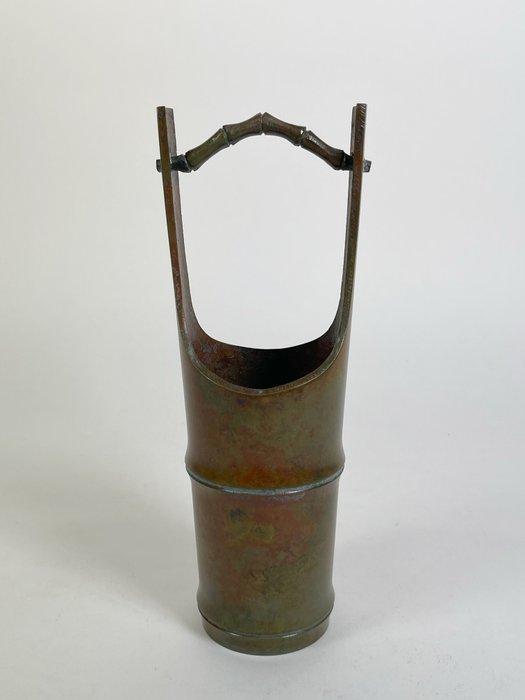 Vase - Bronze, Vase conçu par Takahashi Keiten (artiste, Antiek en Kunst, Antiek | Overige Antiek