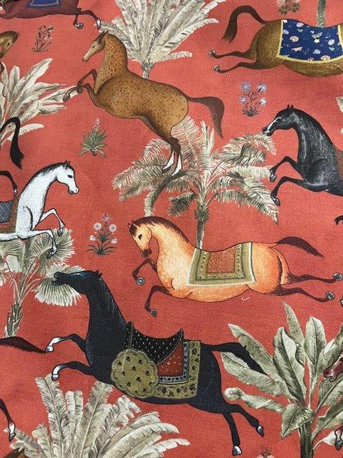 Equestre Elegantie: Gecertificeerd Oeko Tex katoenweefsel -, Antiek en Kunst, Antiek | Tapijten, Tafelkleden en Textiel