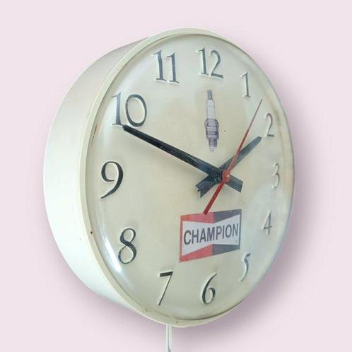 Wandklok - Champion spark plugs - Bakeliet - 1960-1970, Antiek en Kunst, Antiek | Wandborden en Tegels