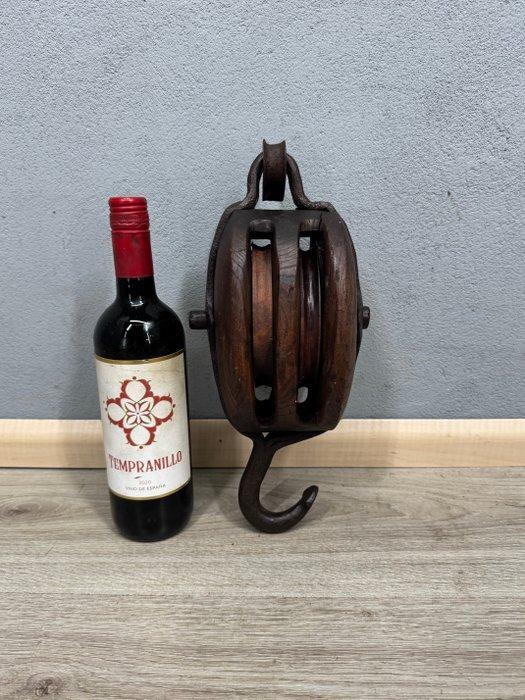 Antieke houten scheepskatrol met smeedijzeren haak -, Antiek en Kunst, Curiosa en Brocante