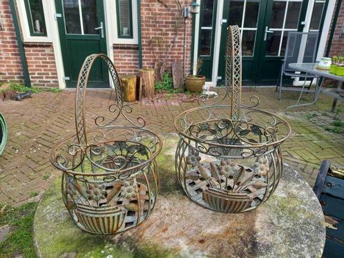 2 Decoratieve Bloemen- of Planten manden - Mand (2) - Metaal, Antiek en Kunst, Kunst | Designobjecten