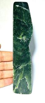 -GEEN RESERVE- Jade Nephrite Vrijvormige Beeldhouwwerk