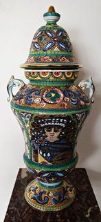G.A. Ravello - Vase avec couvercle -  Vase urne - Majolique, Antiek en Kunst
