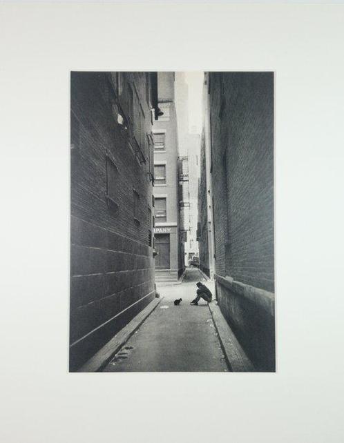 Henri Cartier-Bresson (1908 - 2004) - Solitude Downtown,, Antiek en Kunst, Kunst | Schilderijen | Modern