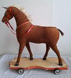Beeld, Speelgoed paard op wielen - 57 cm - Stro, hout,