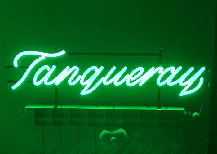 enseigne lumineuse Tanqueray gin - Insegna luminosa, Antiquités & Art, Antiquités | Assiettes décoratives & Carrelages