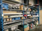 Stalen rek, 3 secties met diverse inhoud o.a. lampen, accus, Ophalen