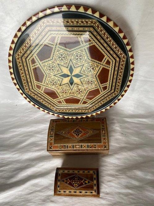 Sieradendoos (3) - Bord gemaakt van houtinlegwerk van, Antiek en Kunst, Curiosa en Brocante