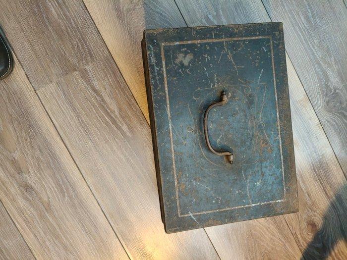 Sieradendoos - box - Staal - Opbergkist sieradenkist, Antiek en Kunst, Curiosa en Brocante