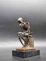 Beeld, Bronze Skeleton Thinker on Marble - 15 cm - Brons,