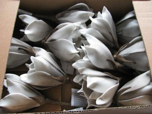 Magnolia Taupe Foambloem Kort doos 12 stuks, Huis en Inrichting, Woonaccessoires | Kunstplanten en Kunstbloemen, Nieuw