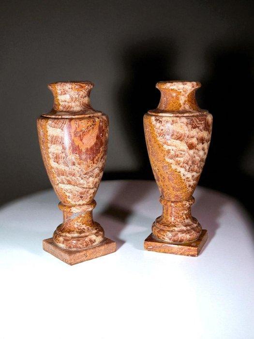 Vaas (2) - Marmo Rosso met zeer bijzondere aders - paar, Antiek en Kunst, Antiek | Meubels | Stoelen en Sofa's