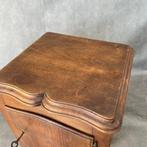 Nachtkastje - Hout, Italiaans design van middelbare leeftijd