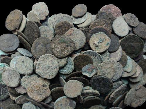 Romeinse Rijk Lot of 200 Æ coins (3/4th-5th century AD), Postzegels en Munten, Munten | Europa | Niet-Euromunten