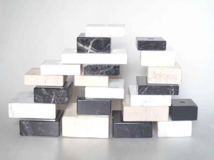 22 Marmeren sokkels voor sculpturen - Voetstuk (22) - Marmer, Antiek en Kunst, Curiosa en Brocante