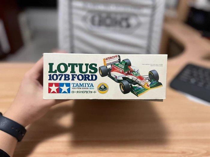 Tamiya 1:20 - Modelauto - Lotus 107B Ford, Hobby en Vrije tijd, Modelauto's | 1:5 tot 1:12
