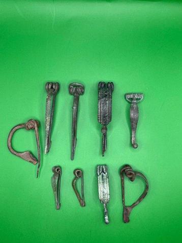 Celtique Bronze ensemble de 9 Fibel beschikbaar voor biedingen