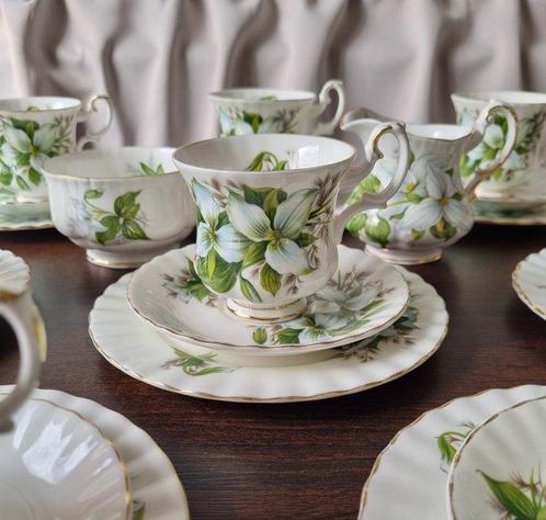 Royal Albert - Koffie- en theeservies (26) - Porselein -, Antiek en Kunst, Antiek | Meubels | Tafels