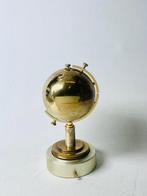 Asbak - Brass Globe Cigarette Dispenser with Built-in Music