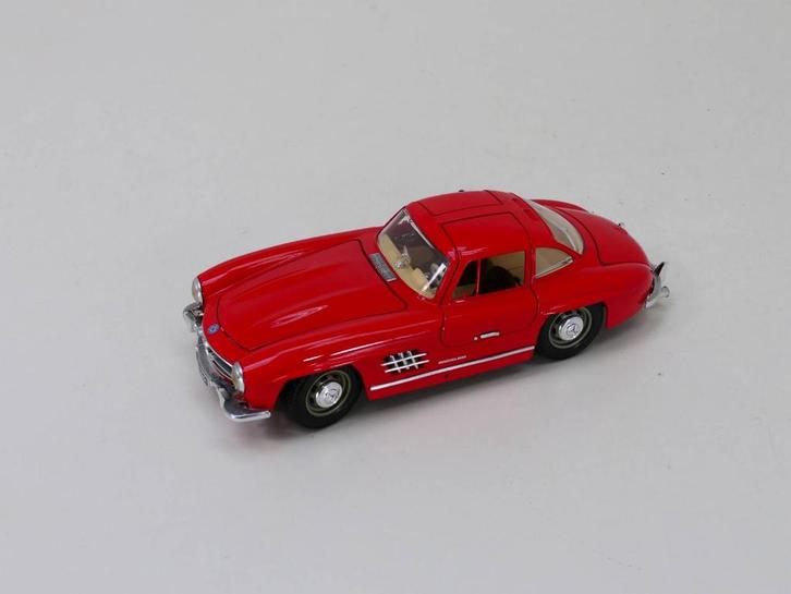 Schaal 1:18 Bburago Mercedes-Benz 300 SL #3145, Hobby en Vrije tijd, Modelauto's | 1:18, Gebruikt, Ophalen of Verzenden