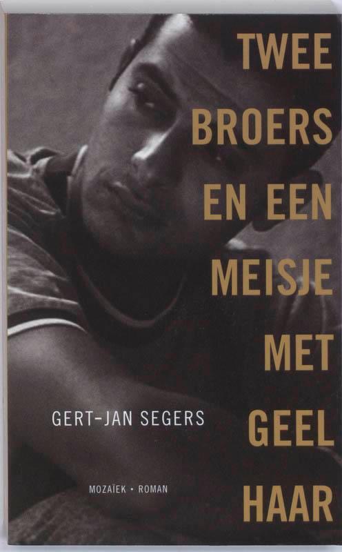 Twee broers en een meisje met geel haar 9789023992639, Boeken, Romans, Zo goed als nieuw, Verzenden