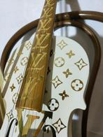 fp pop art - Louis vuitton violon 4/4 (60cm) white dolomite, Antiek en Kunst