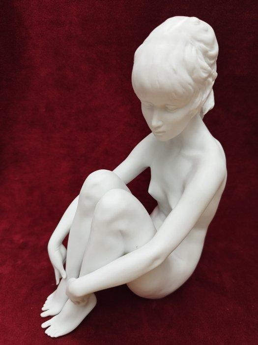 Kaiser - Beeld, une jeune fille assise - 23 cm - Porselein -, Antiquités & Art, Antiquités | Verre & Cristal