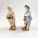 Sitzendorf - Beeldje - Porcelain pair of figurines of a