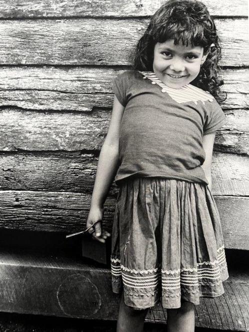 Alberto Korda (1928-2001). - Niña en granja, Ciego de, Antiek en Kunst, Kunst | Schilderijen | Modern
