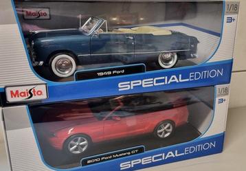 Maisto 1:18 - 2 - Voiture miniature - Ford Mustang GT 2010 &, Nieuw