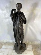 Diane de Gabie - Sculpture, Femme à la fibule - 59 cm -