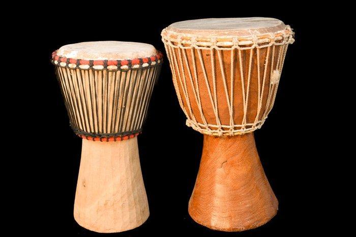 Djembe drum (2x) - West-Afrika (Zonder Minimumprijs), Antiek en Kunst, Kunst | Niet-Westerse kunst