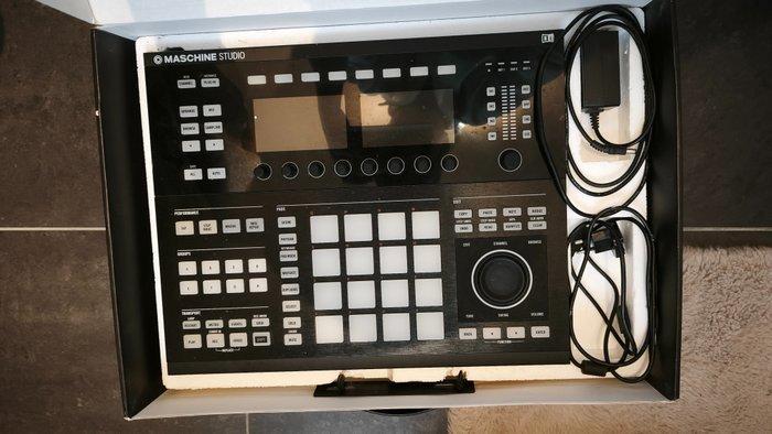 Native Instruments - Maschine Studio - Drummachine -, Muziek en Instrumenten, Blaasinstrumenten | Blokfluiten