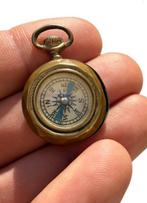 Curieuse, précieuse et aventureuse petite boussole, Antiquités & Art