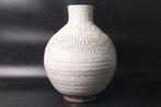 Higashihara Kiln Witte bloemvaas — Ondertekend werk door