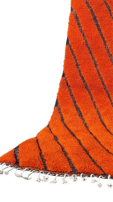 Handgemaakte Berber Tapijt - Vurig Oranje met Tijdloos, Huis en Inrichting, Stoffering | Tapijten en Vloerkleden